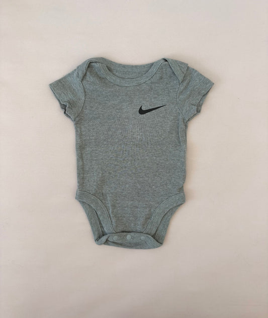 Cache-couche Nike, 3 mois