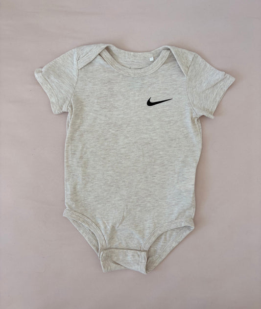 Cache-couche Nike, 9 mois